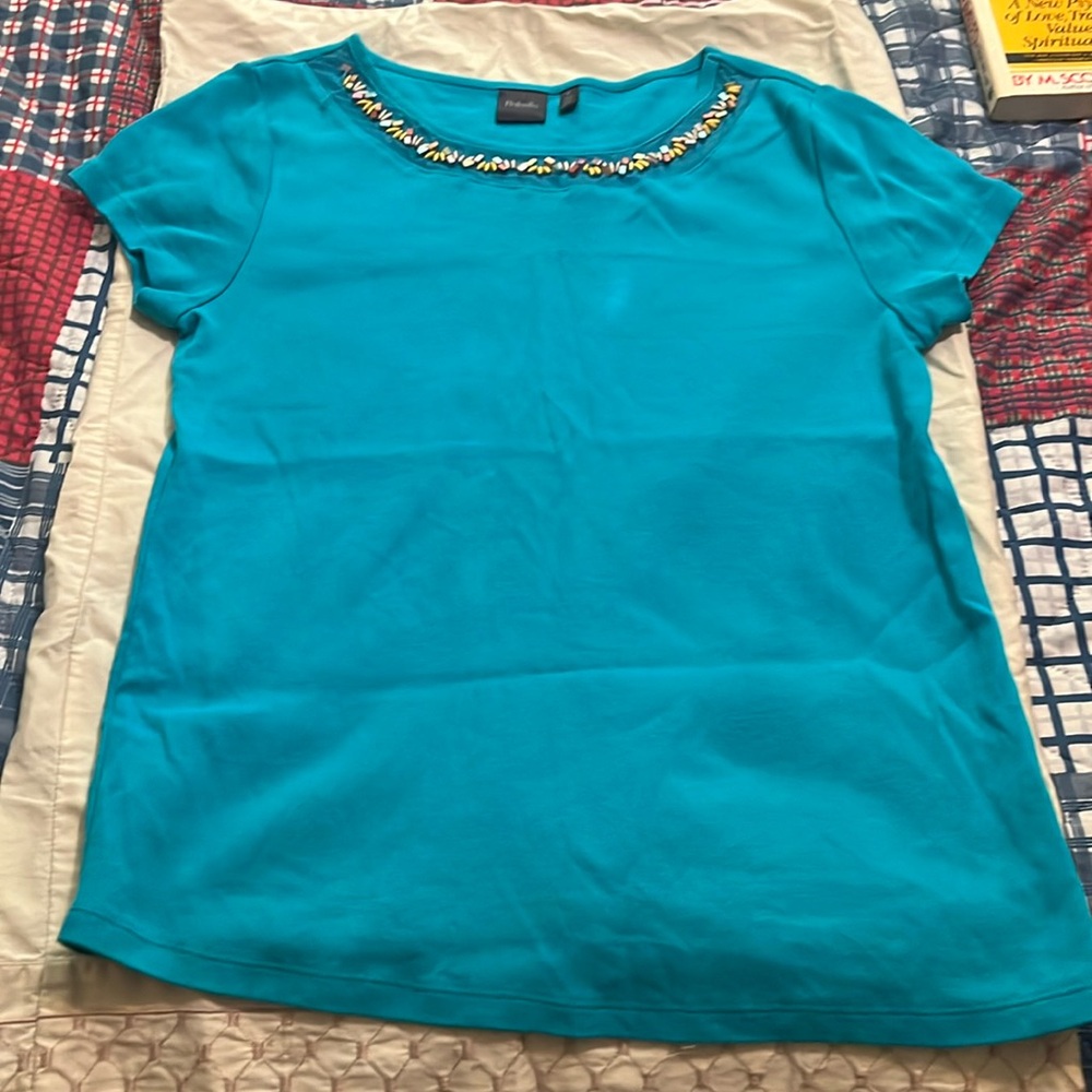 🎉SALE🎉$15 or 3 for $30🎉💙🩵💚Beautiful Rafaella Shirt🩶🩵💙